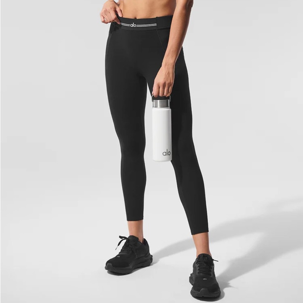 ALO Yoga Black and White relay leggings 

Size XXS